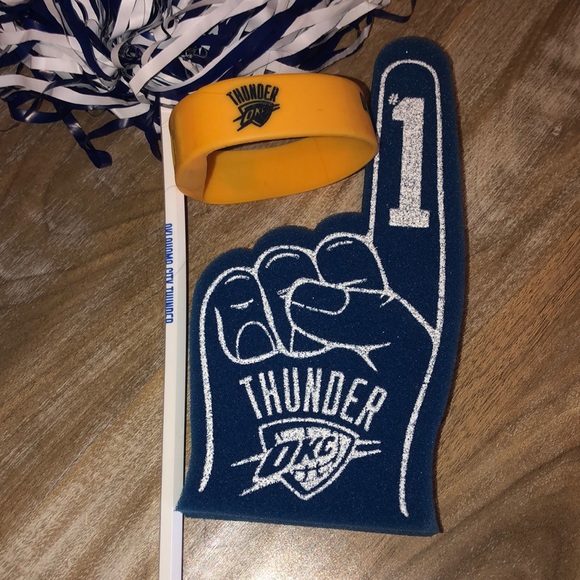 RARE EXCLUSIVE THUNDER FAN PACK - Picture 2 of 4